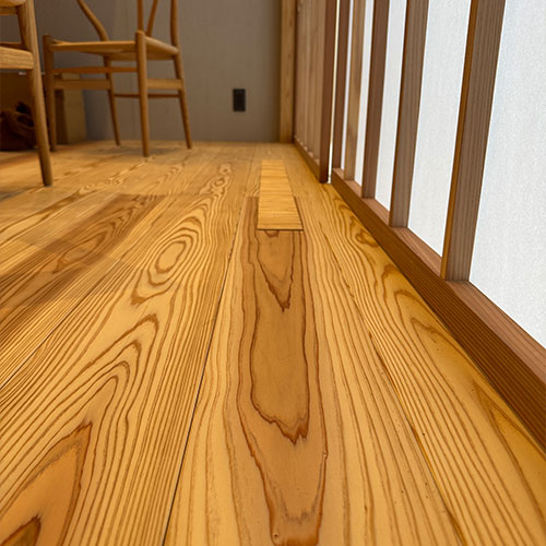 杉の床板